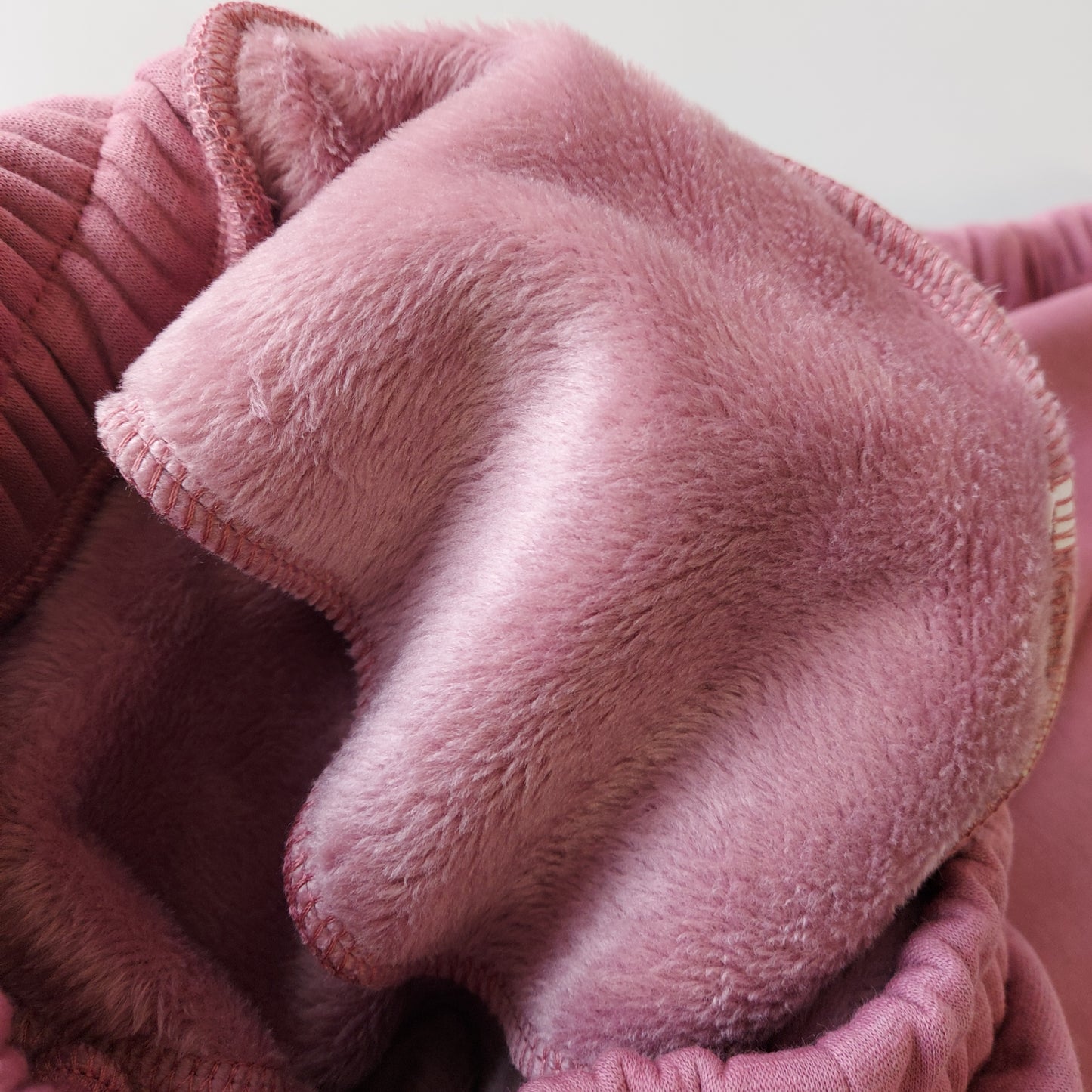 Laisvalaikio kelnės su kailiuku